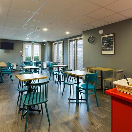 Hotel F1 Lyon Genay Massieux Eksteriør billede