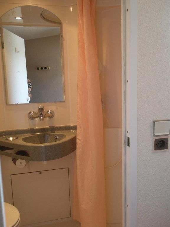 Hotel F1 Lyon Genay Massieux Værelse billede